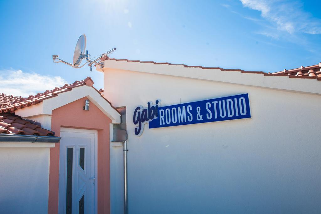 Gabi Rooms & Studio Apartment Lozovac Luaran gambar