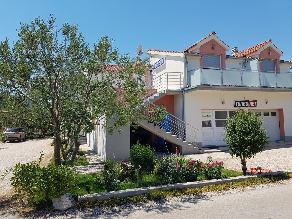 Gabi Rooms & Studio Apartment Lozovac Luaran gambar
