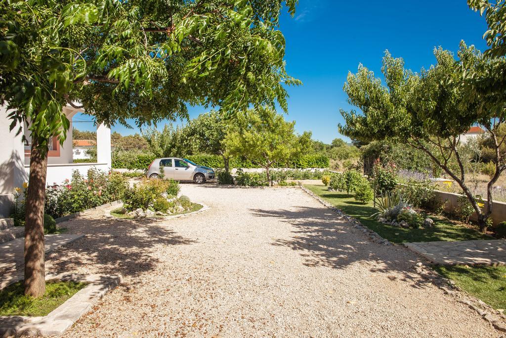 Gabi Rooms & Studio Apartment Lozovac Luaran gambar