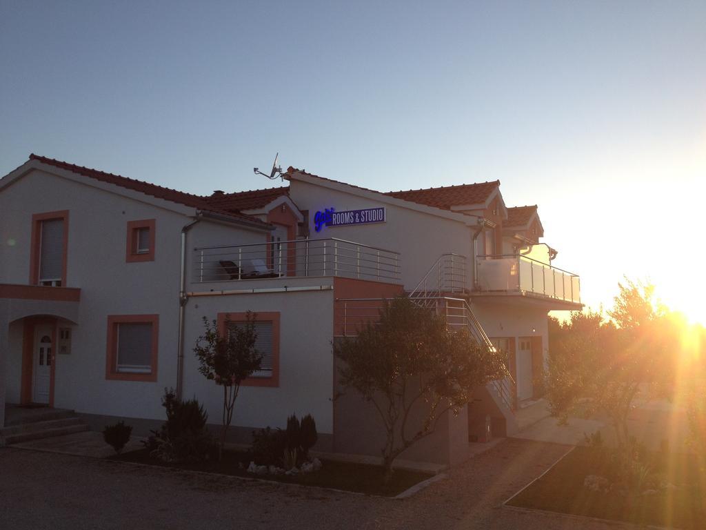 Gabi Rooms & Studio Apartment Lozovac Luaran gambar